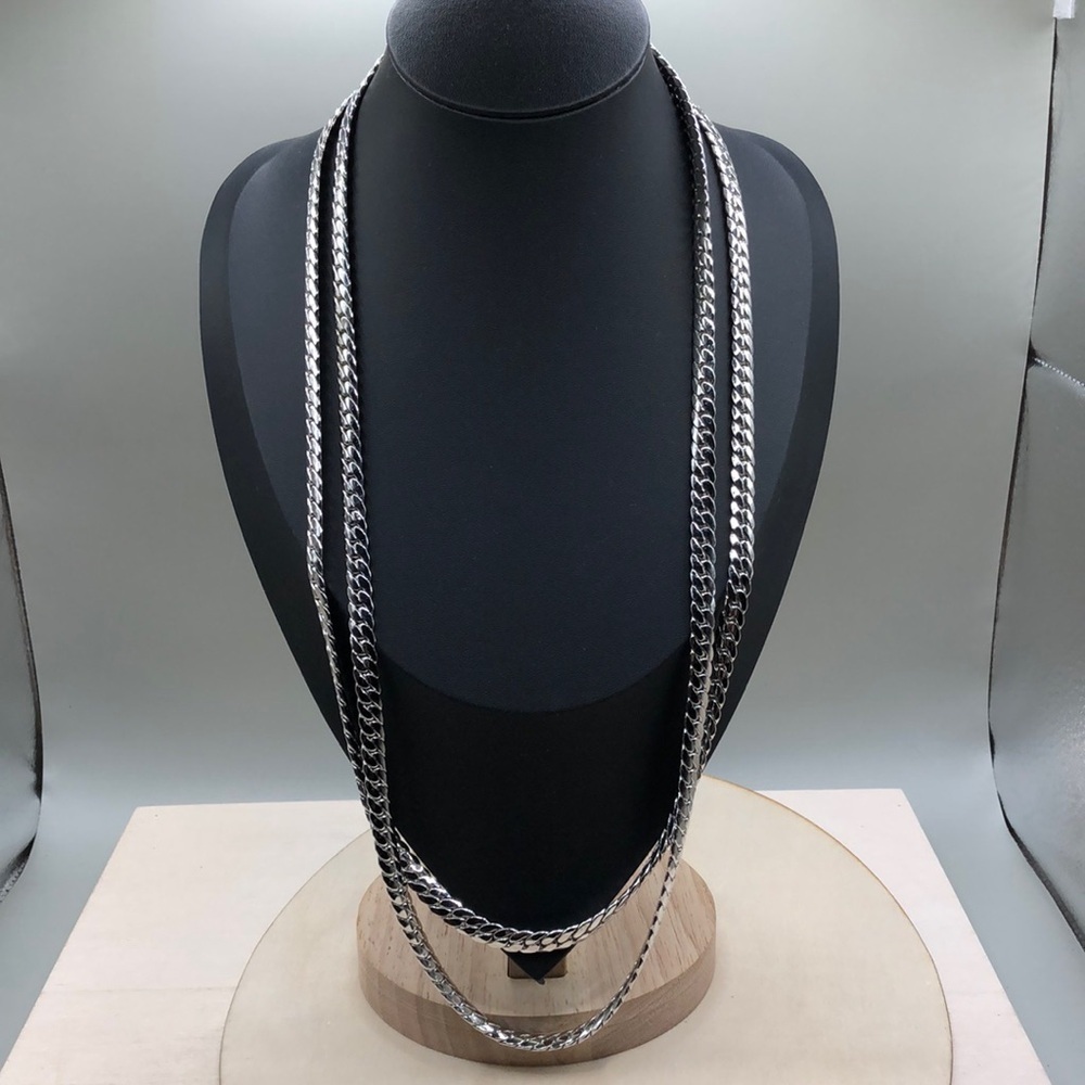 Double layer silver tone thick chain necklace-trendy statement style.